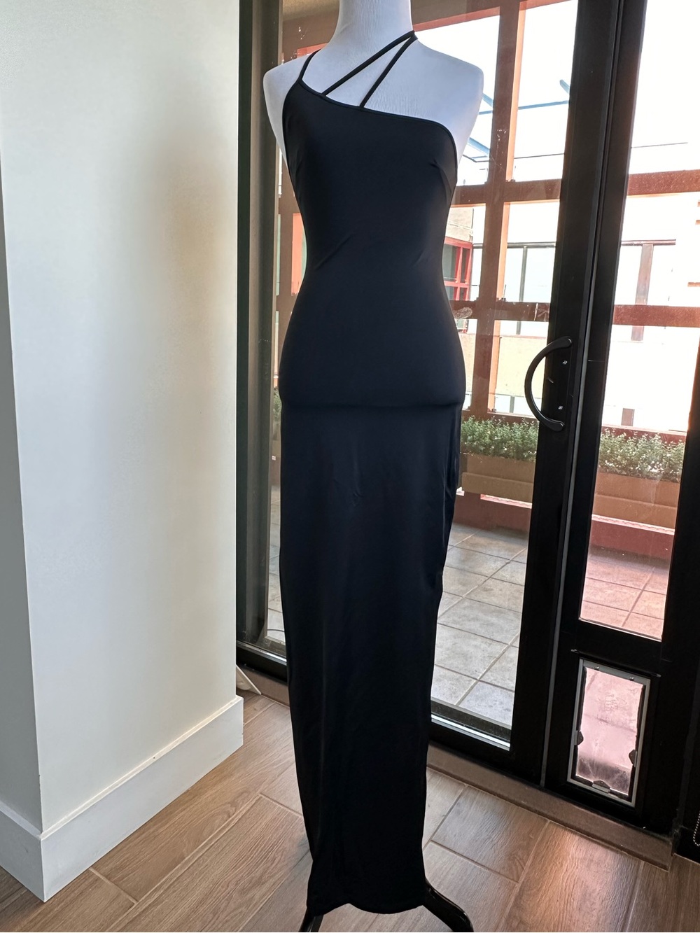 Tela Black One-Shoulder Strappy Maxi Dress